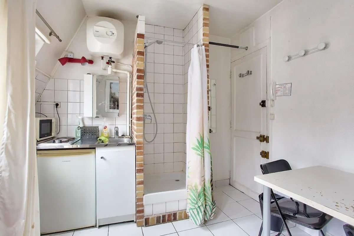 Cosy Studio Near Sacre-Coeur Basilica Paris France